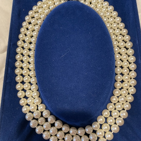 Jacqueline Kennedy Authentic Reproduction Pearls - Picture 3 of 8